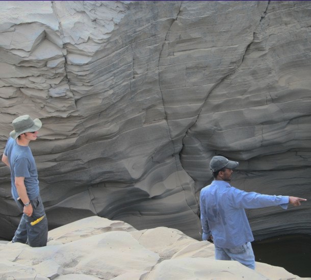 Flood gorge through old basalts